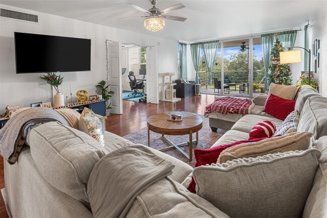 Building Photo - 3930 Oaks Clubhouse Dr