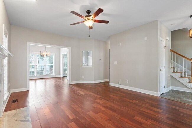 Building Photo - Spacious 4 Bedroom Raleigh Home - Fenced i...