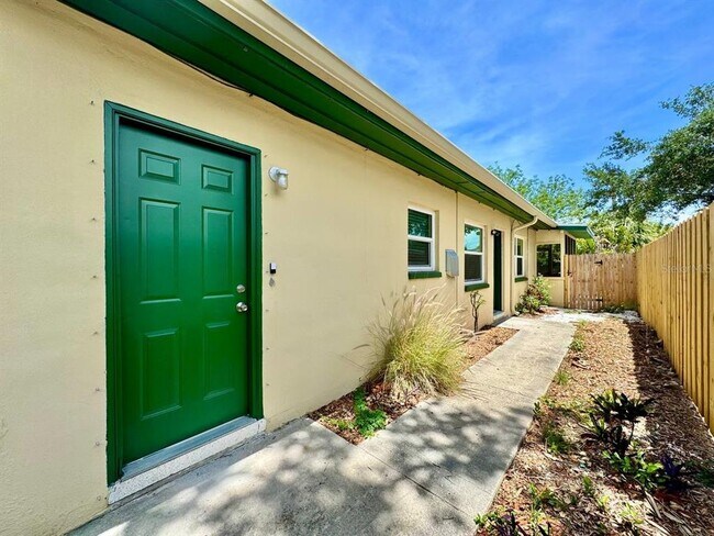 Building Photo - 533 Yelvington Ave