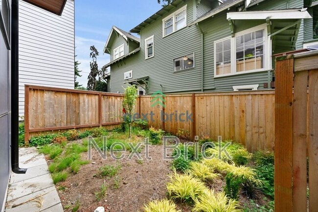 Building Photo - 9207 1st Ave NW