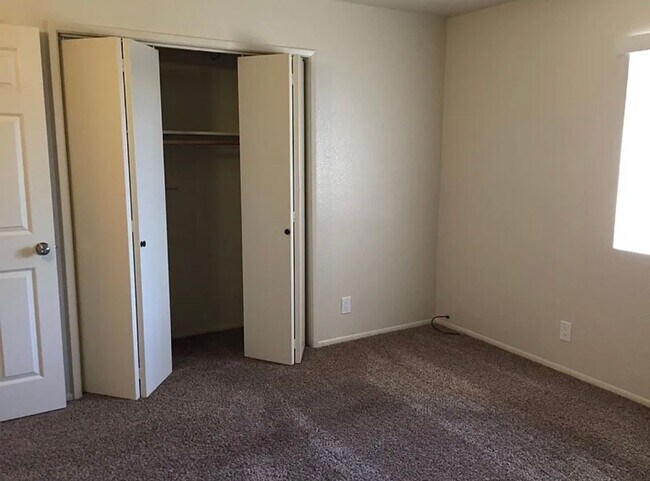 Building Photo - Charming 2-Bedroom Duplex!