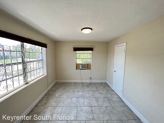 Building Photo - 2 br, 1 bath House - 740 NW 4th Street