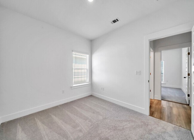 Building Photo - BRAND NEW!! 4bed/2bath Craftsman home