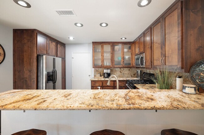 Building Photo - 1079 Sapphire St