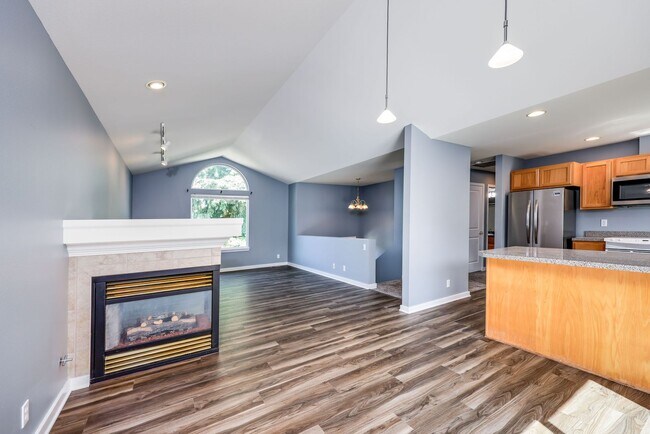 Building Photo - Poulsbo Home