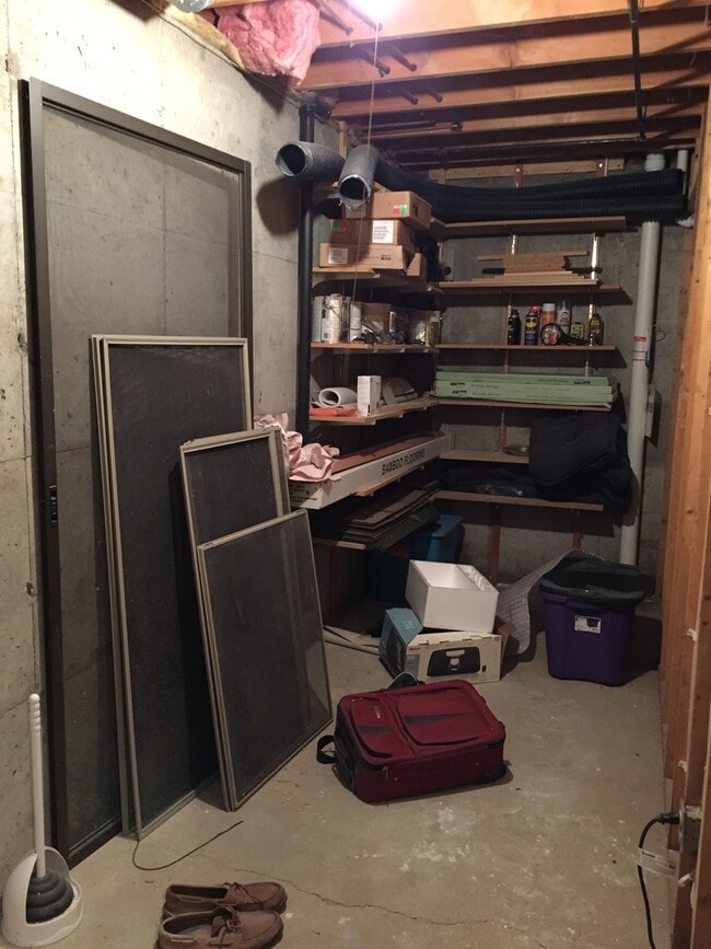 Building Photo - 5 bedroom house on the Westside - close to UIHC