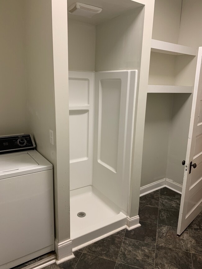 Building Photo - 376 Park Ave