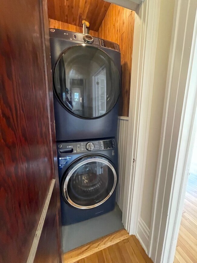 Building Photo - Updated 3/2 House in Old East Rome $1,895