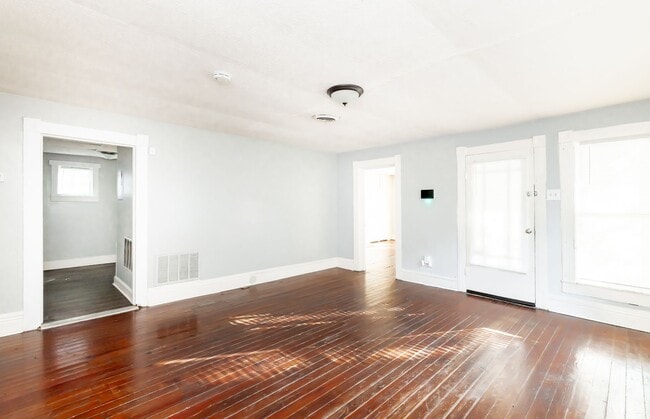 Building Photo - 917 Watt St