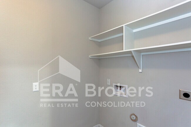 Building Photo - 1236 Grand Oak Trl