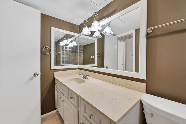 Building Photo - 2516 Commonwealth St