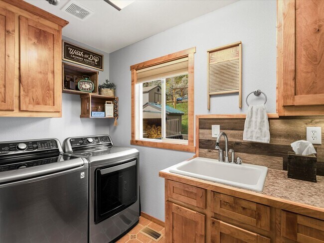 Building Photo - Spacious Single-Level Home in Wilderness Ranch