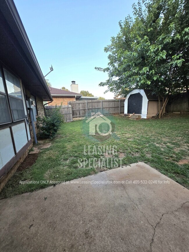 Building Photo - Charming Yukon 3 Bed 2 Bath Home