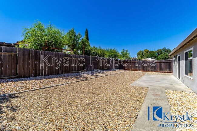 Building Photo - 225 Millbrook Way