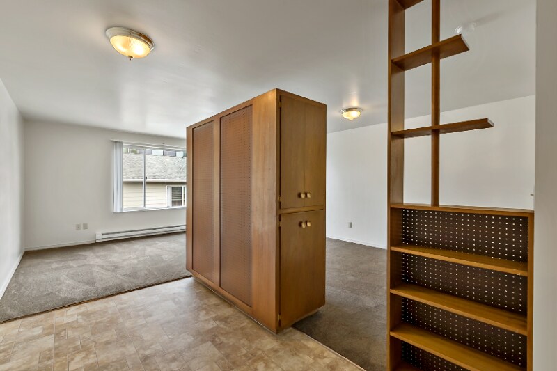 Building Photo - 5515 15th Ave NE