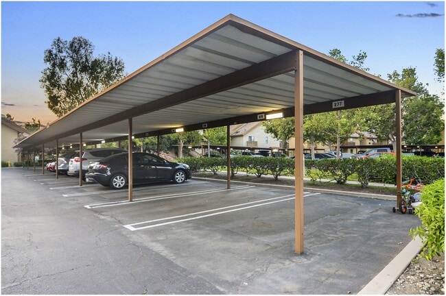 Building Photo - 2 Bedroom Ground Floor Irvine Condo