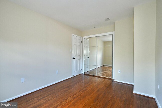 Building Photo - Discover an exquisite opportunity to lease a stunning end-of-row townhouse in the prestigious Bet...