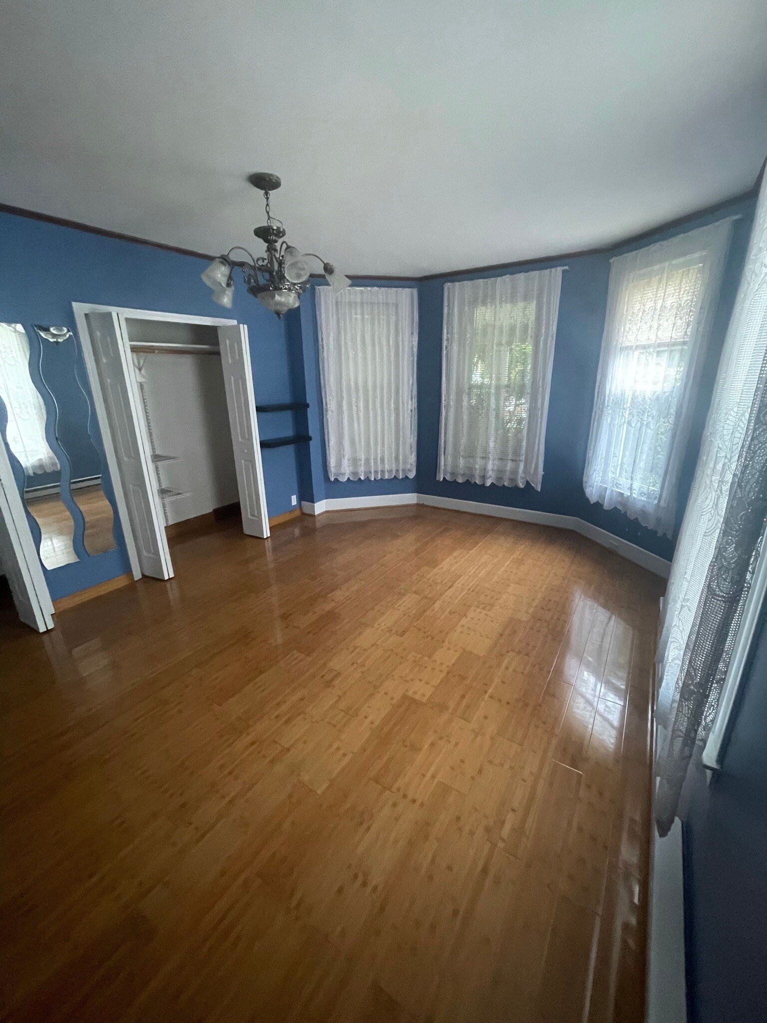 1st BR - 59 Taylor St