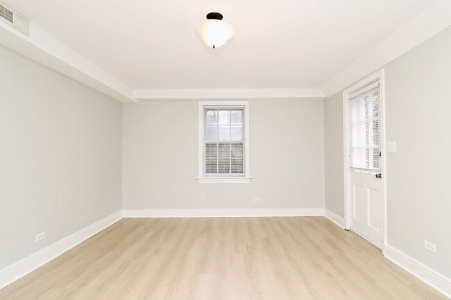 Building Photo - Spacious Fry's Spring Basement Apartment