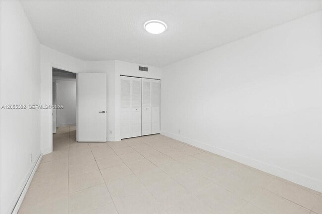 Building Photo - 8290 Lake Dr