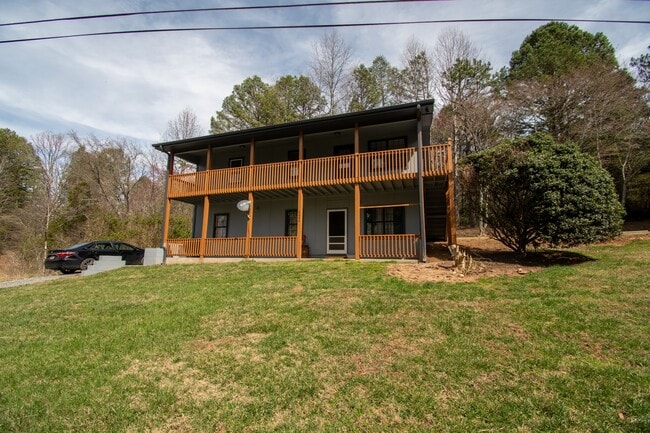 Building Photo - 2680-A River Heights Rd