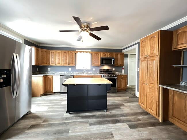 Building Photo - 2443 Division St