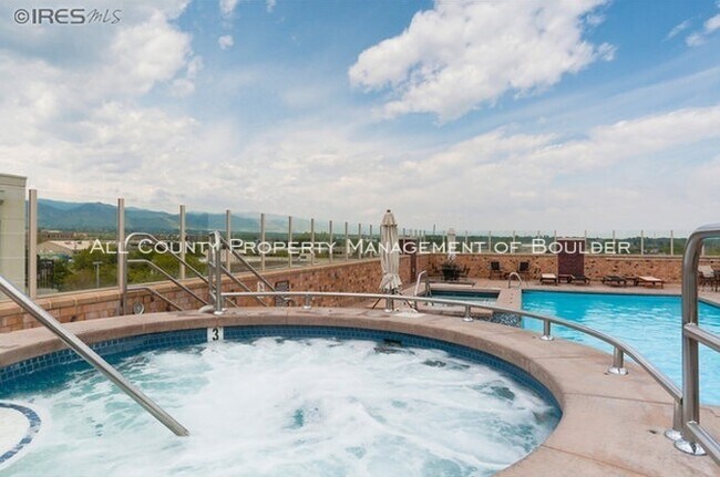 Building Photo - Enjoy Amazing Amenities at the Peloton!