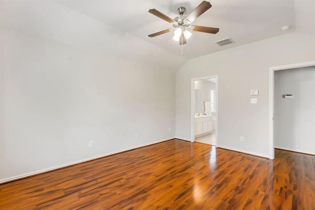 Building Photo - 55 N Queenscliff Cir