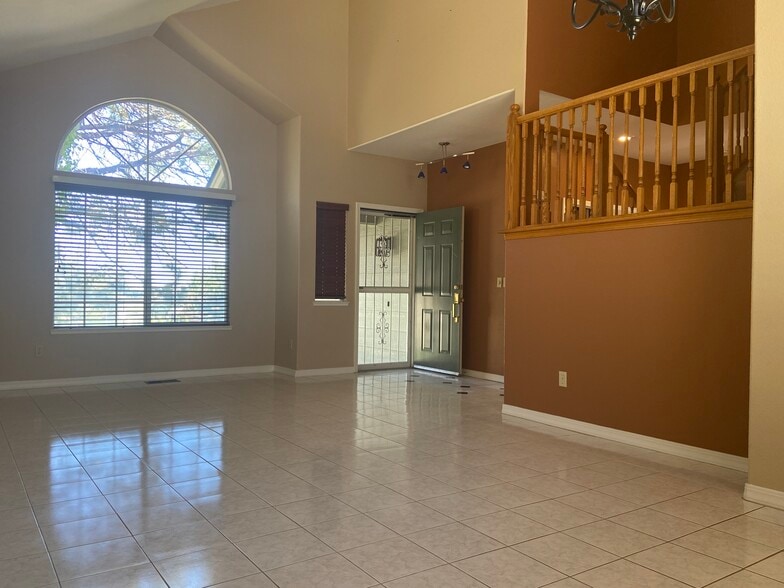 Building Photo - 3964 Glenview Terrace