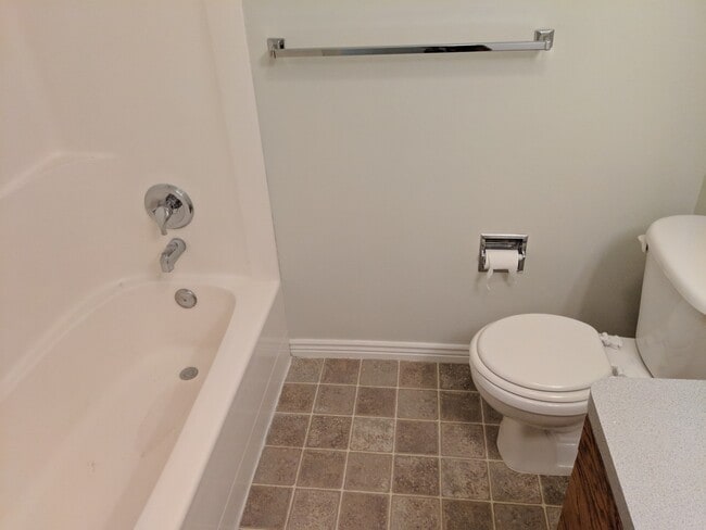 Building Photo - 2 Bed 1 Bath Delmar Condo in Sugar City!