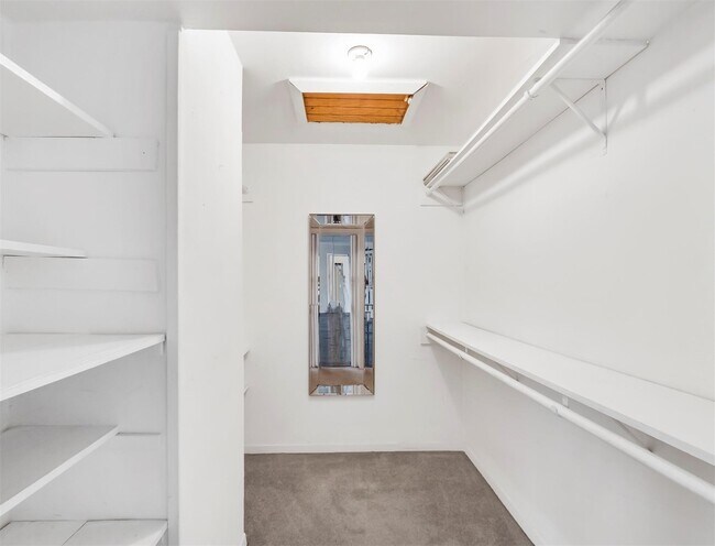 Building Photo - 309 Stratford St