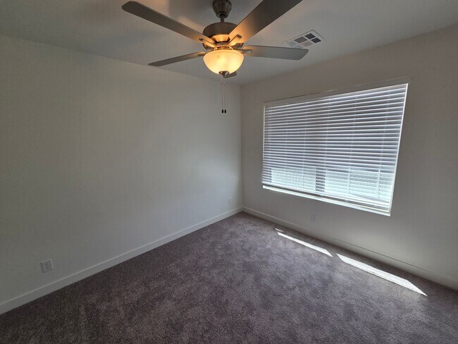 Building Photo - 1471 E White Desert Dr