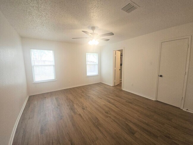 Building Photo - Nice Home in Mansfield ISD