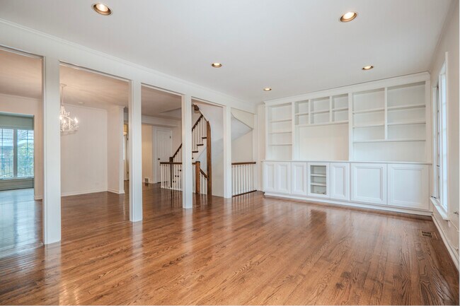 Building Photo - 3036 Highland Ave