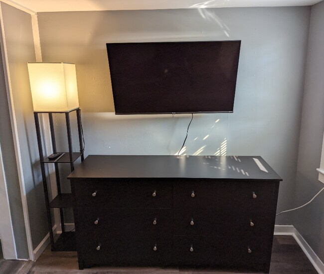 Building Photo - 146 2nd St