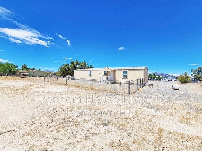 Building Photo - 3851 W Donner St