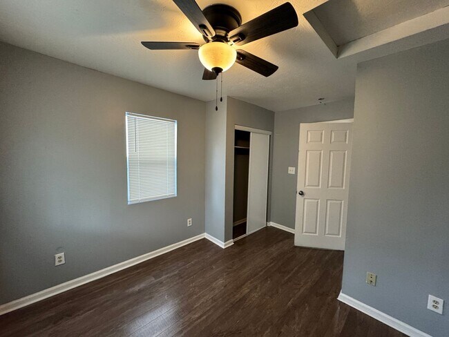Building Photo - Near Southeast 3 Bedroom 1 Bath