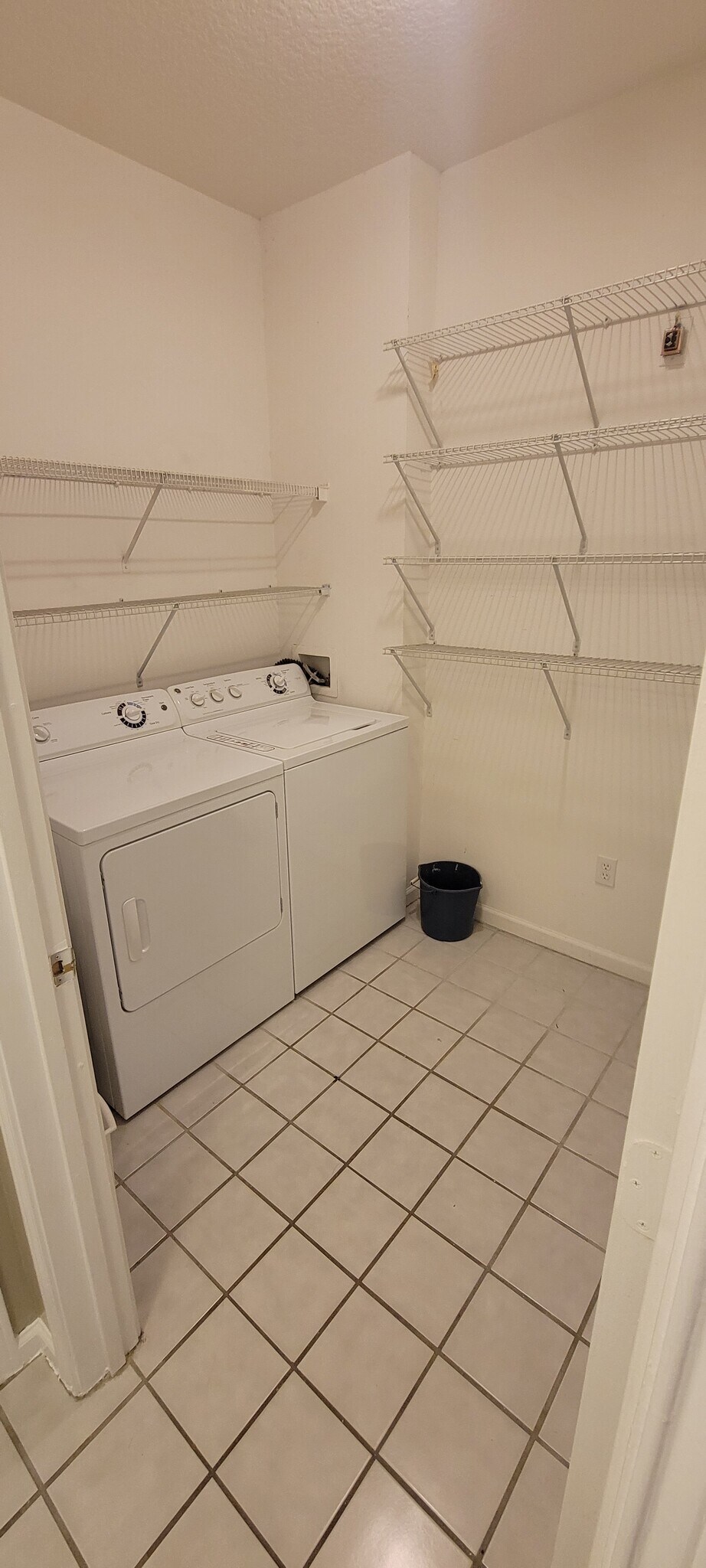 Building Photo - 14304 Fredricksburg Dr