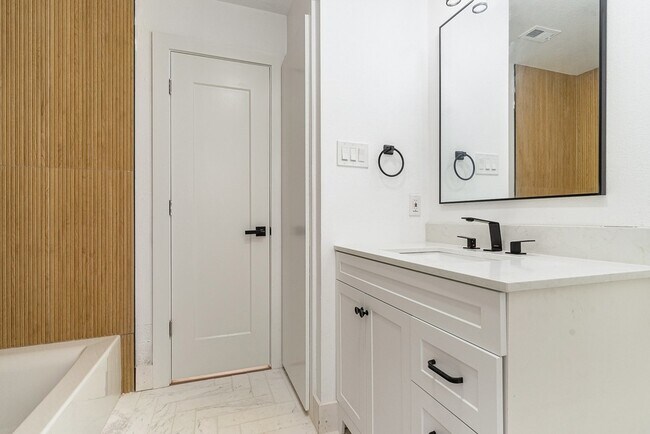 Building Photo - 5616 Ventana Trail