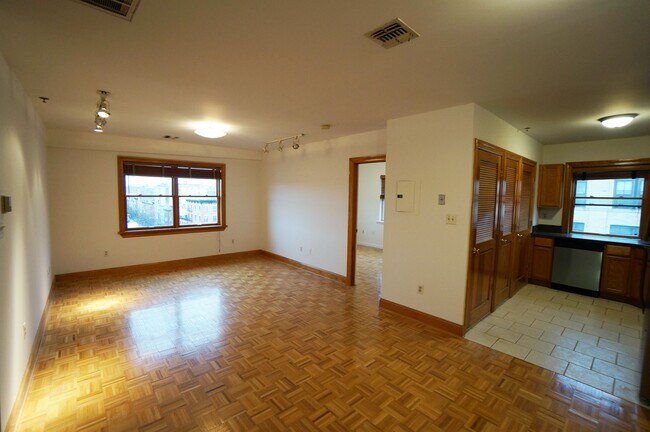 Building Photo - 84 Bloomfield St