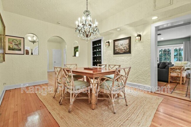 Building Photo - 194 Almeria Rd