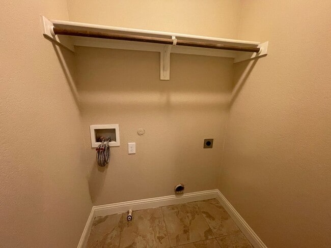 Building Photo - YOUR Dream Home is HERE! ~3 Bedroom 2.5 Bath ~ Full Size Washer/Dryer Connections Upstairs ~ Stai...