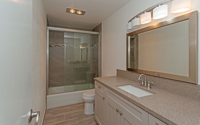 Building Photo - Condo on Beautiful Carlsbad Lagoon!!