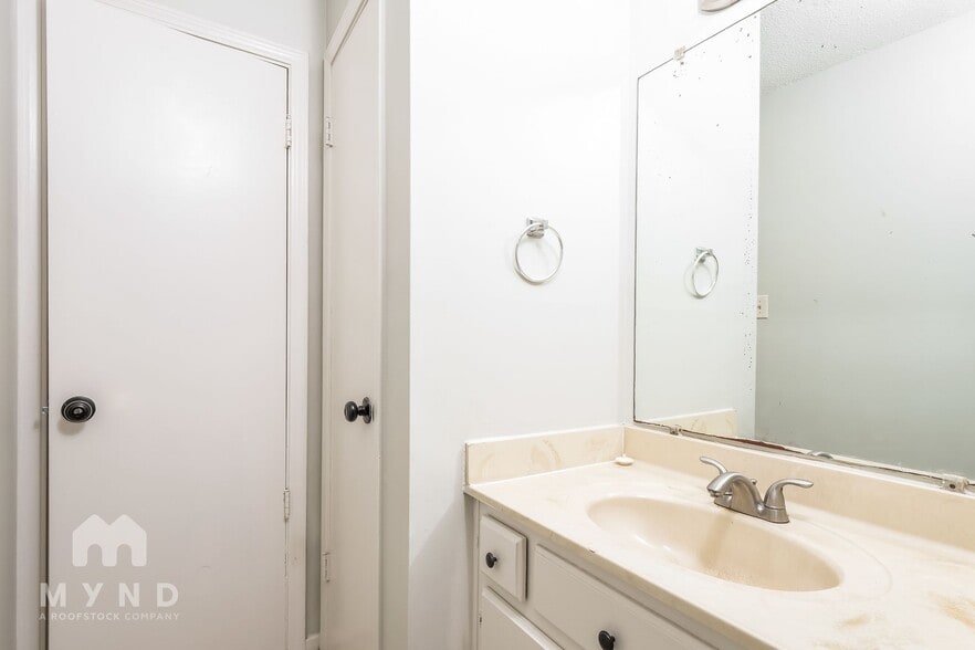 Building Photo - 3755 Carroll Dr