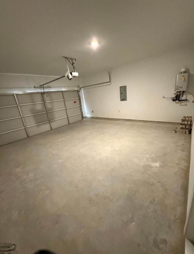 Building Photo - 16052 Tallis Dr