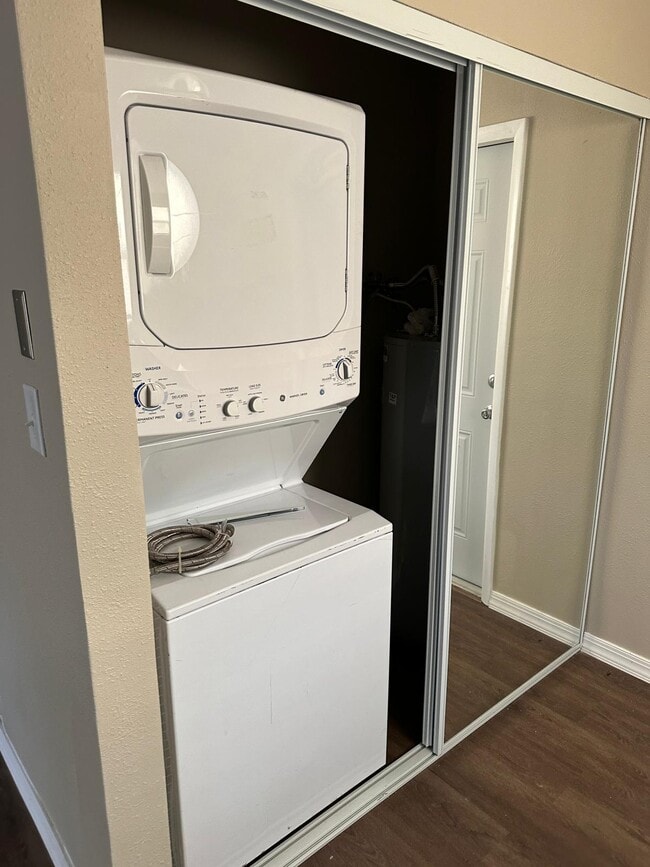 Building Photo - 825 Booker Ave