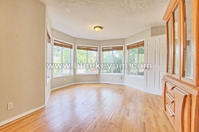Building Photo - 1130 NE 178th Ave
