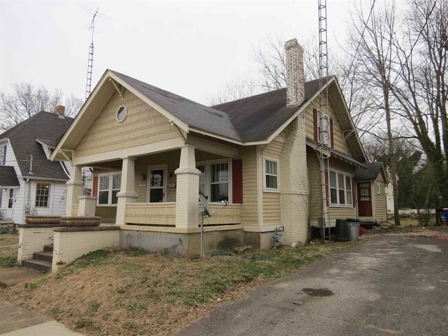 Building Photo - 1048 Elm St