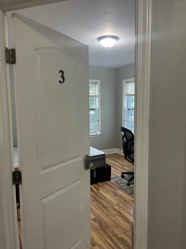 Building Photo - Fully-Furnished Rooms for Rent