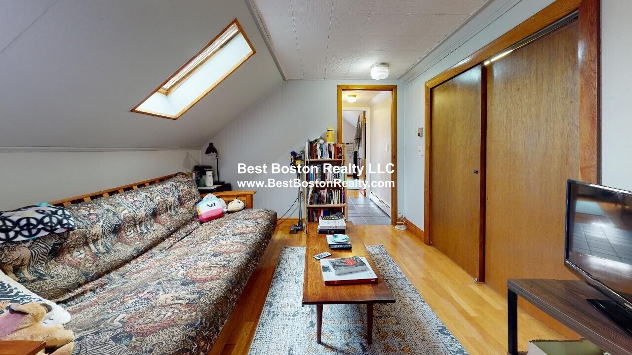 Building Photo - 38 Sterling St